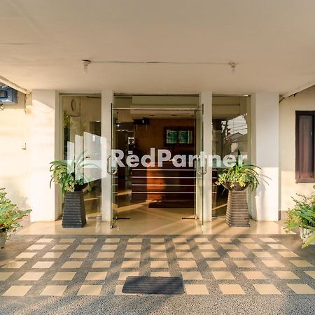 Cherry Pink Hotel Medan Mitra Reddoorz Экстерьер фото