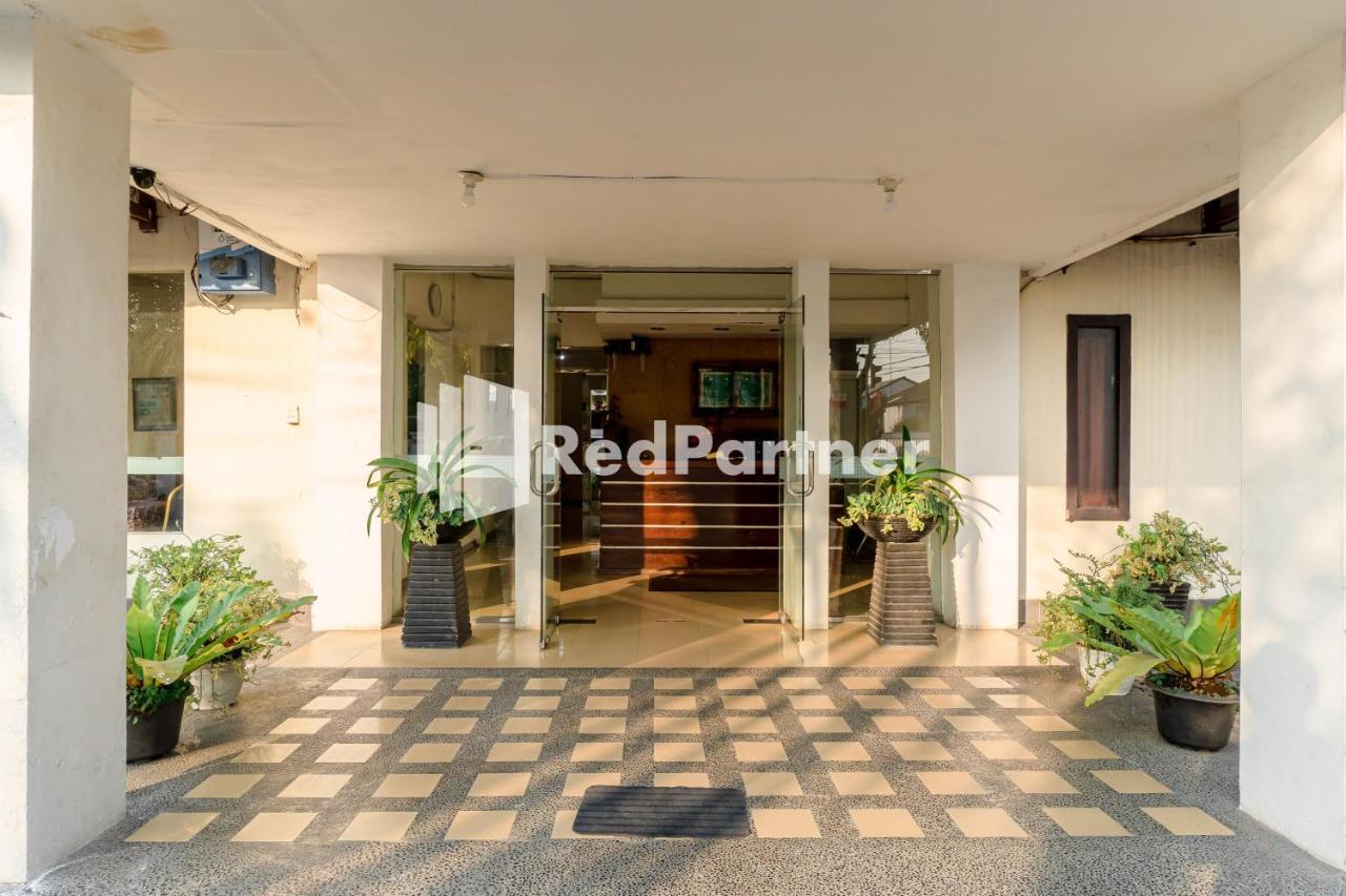 Cherry Pink Hotel Medan Mitra Reddoorz Экстерьер фото