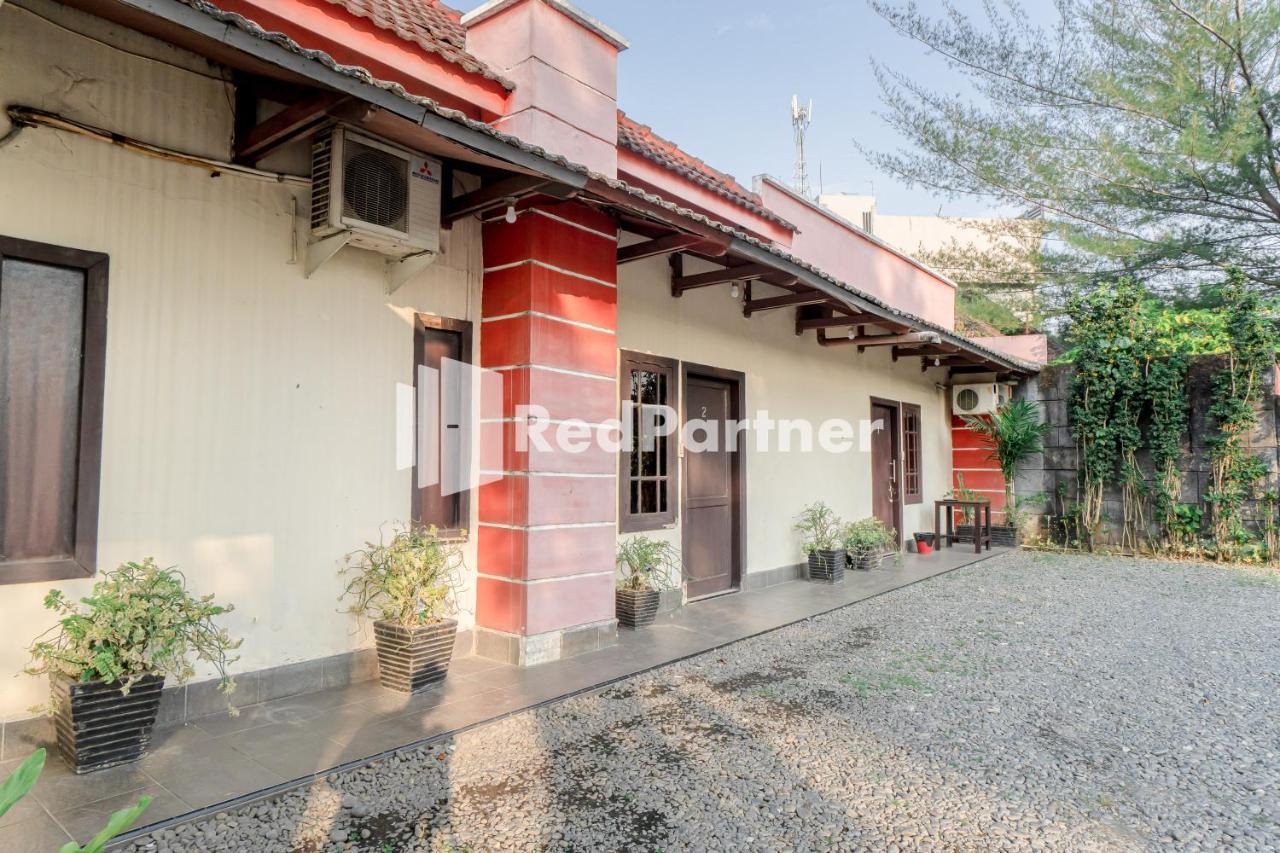 Cherry Pink Hotel Medan Mitra Reddoorz Экстерьер фото