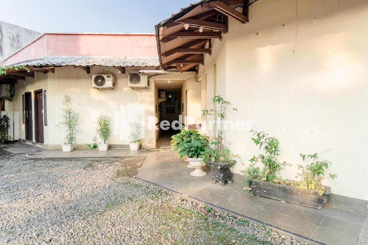 Cherry Pink Hotel Medan Mitra Reddoorz Экстерьер фото