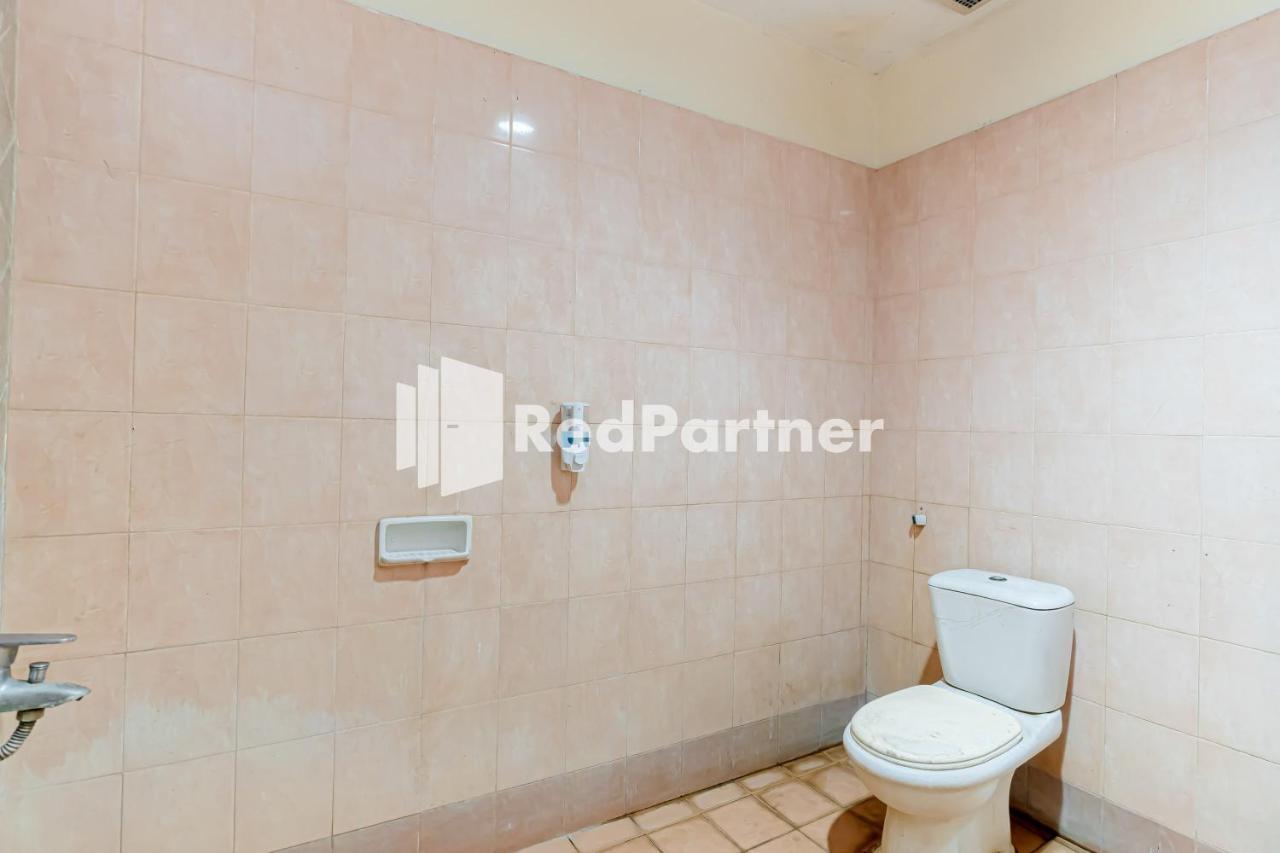 Cherry Pink Hotel Medan Mitra Reddoorz Экстерьер фото