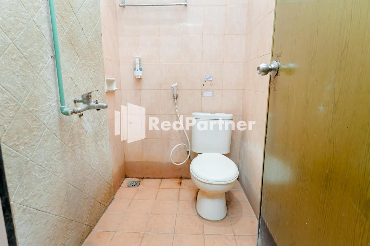 Cherry Pink Hotel Medan Mitra Reddoorz Экстерьер фото