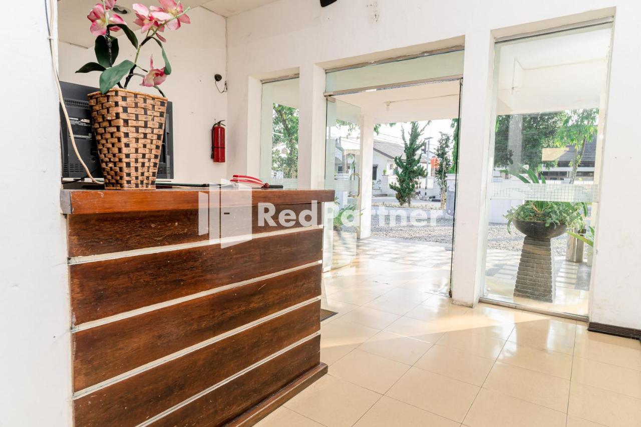 Cherry Pink Hotel Medan Mitra Reddoorz Экстерьер фото