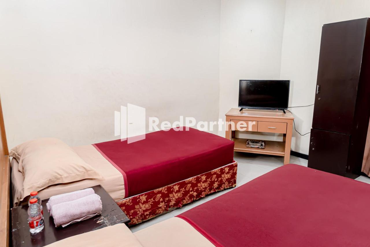 Cherry Pink Hotel Medan Mitra Reddoorz Экстерьер фото